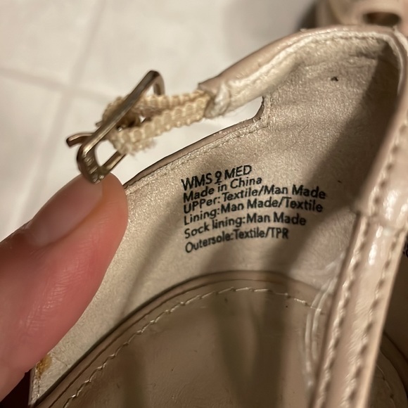 Well Loved Apt. 9 Heels. Sz. 9 - Picture 2 of 6